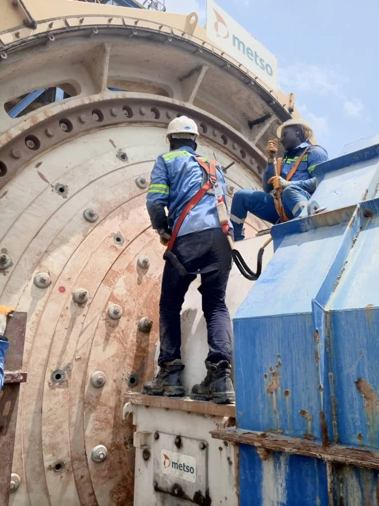 Mill Liner Installation